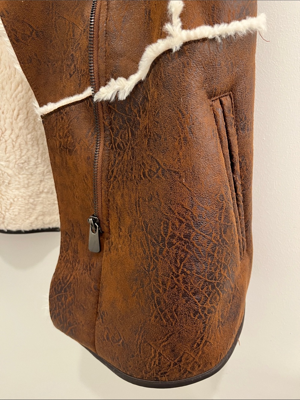 Sleeveless Faux Shearling Vest in Brown/Cream- size Medium - Picture 4 of 11